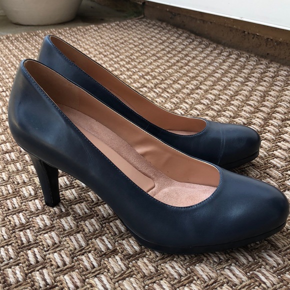 naturalizer navy blue pumps